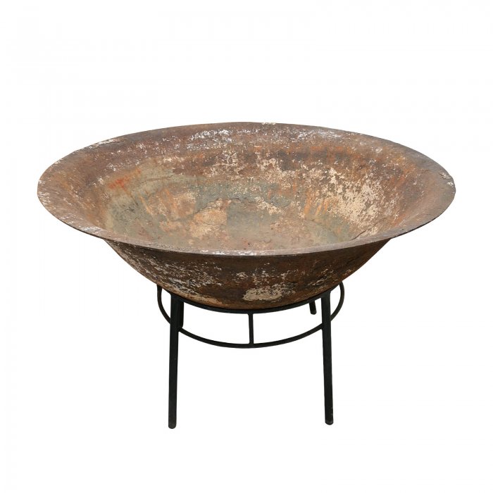 Two Design Lovers cast iron fire pit top view