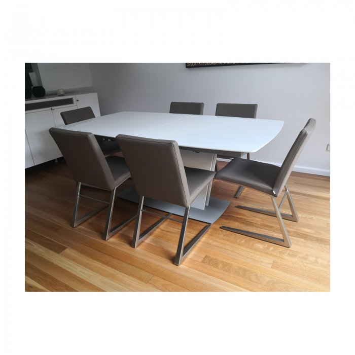 Bo Concept Milano extension dining table white set