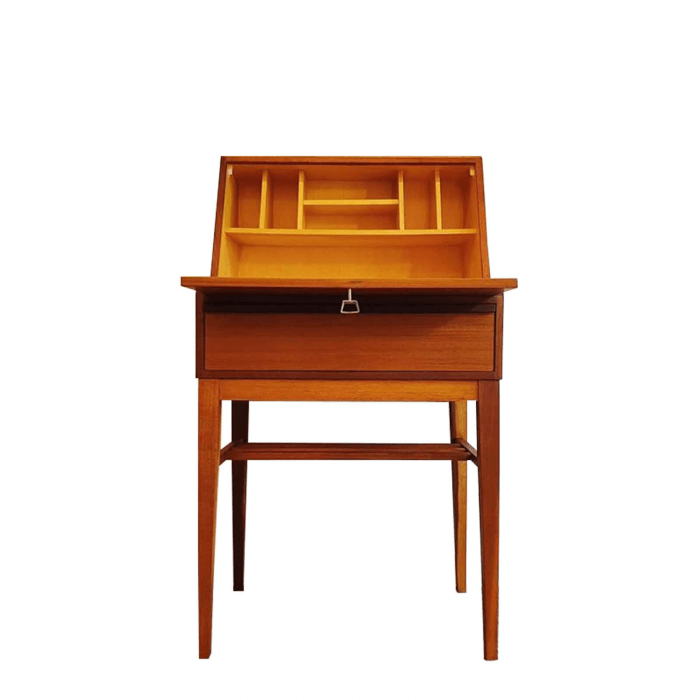 Two Design Lovers Carousel vintage teak desk