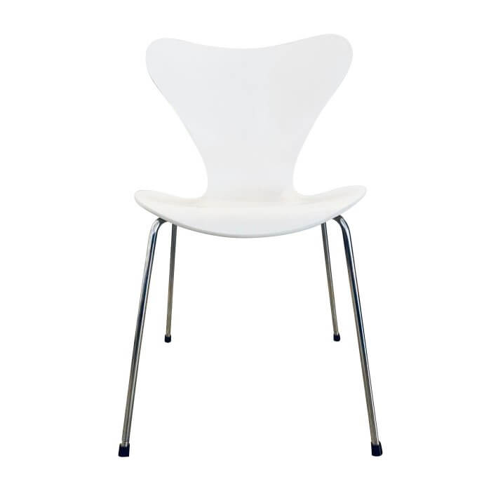 Fritz Hansen Arne Jacobsen Series 7 white lacquer chairs set of 4