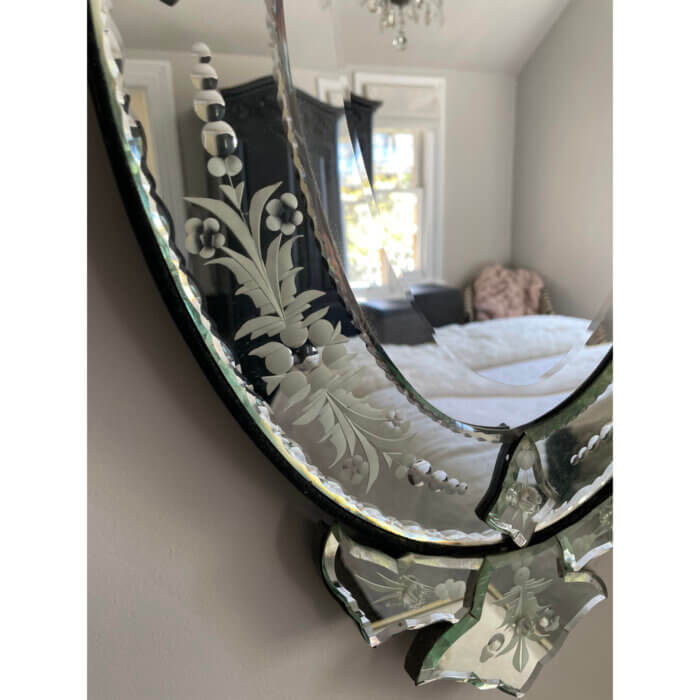 Venetian mirror, oval with floral pattern