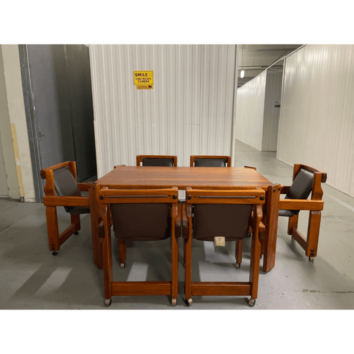 Two-Design-Lovers-Post-and-Rail-dining-table set