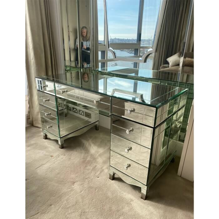 Two-Design-Lovers-Custom-Mirrored-Make-Up-Table