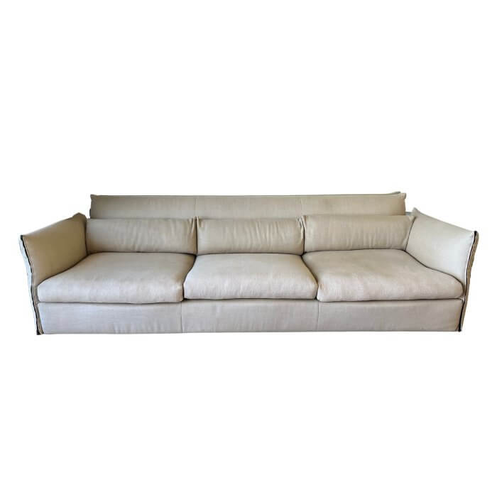Arflex Charmy sofa by Carlo Colomobo